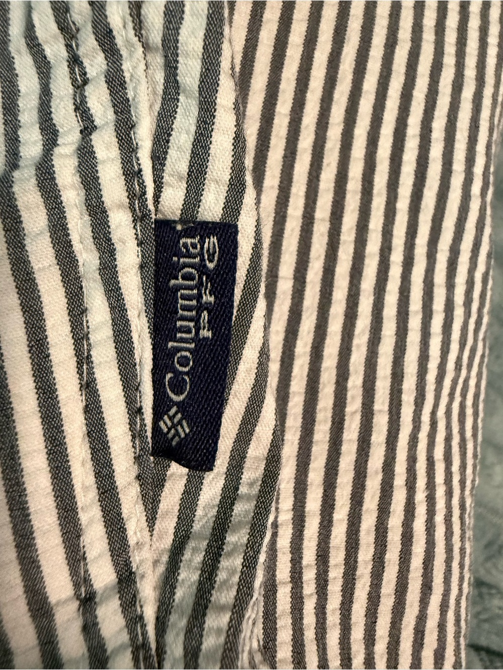 Columbia PFG Women’s Seersucker Button-Down Gray Striped Shirt NWOT - Picture 6 of 11